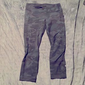 Lululemon Black Camo Leggings - Size 6